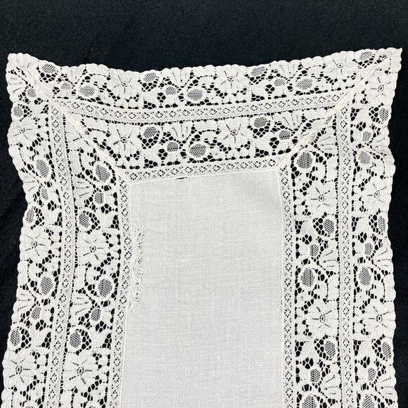 VTG cotton Linen Table Runner Dresser Scarf Intricate Lace Cottage Core 13 x 32 - Picture 3 of 12